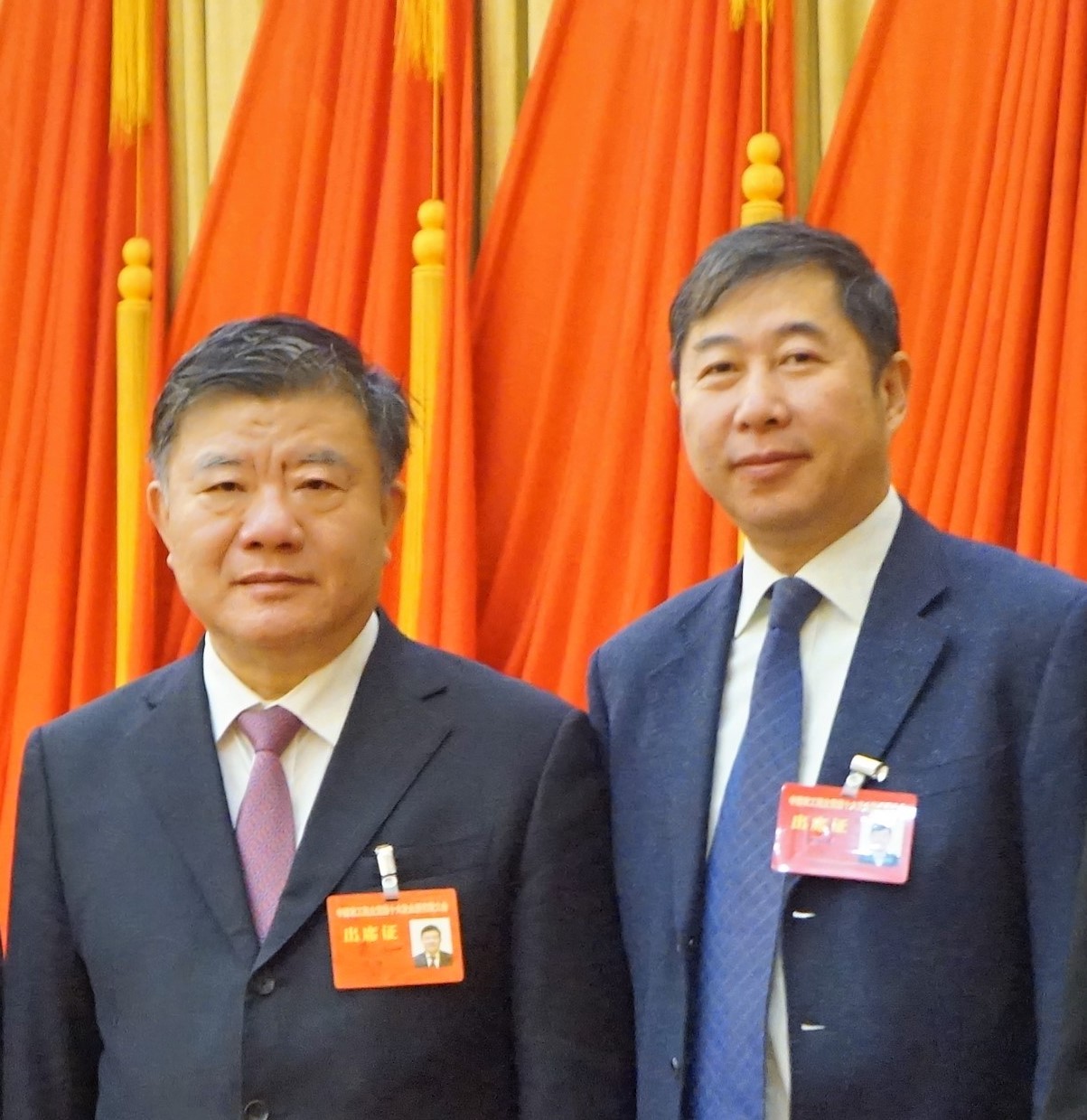 12、2017年12月1日，全国人大常委会副委员长、农工党中央主席陈竺与出席农工党十六届一次全会的李思进主委合影。.jpg