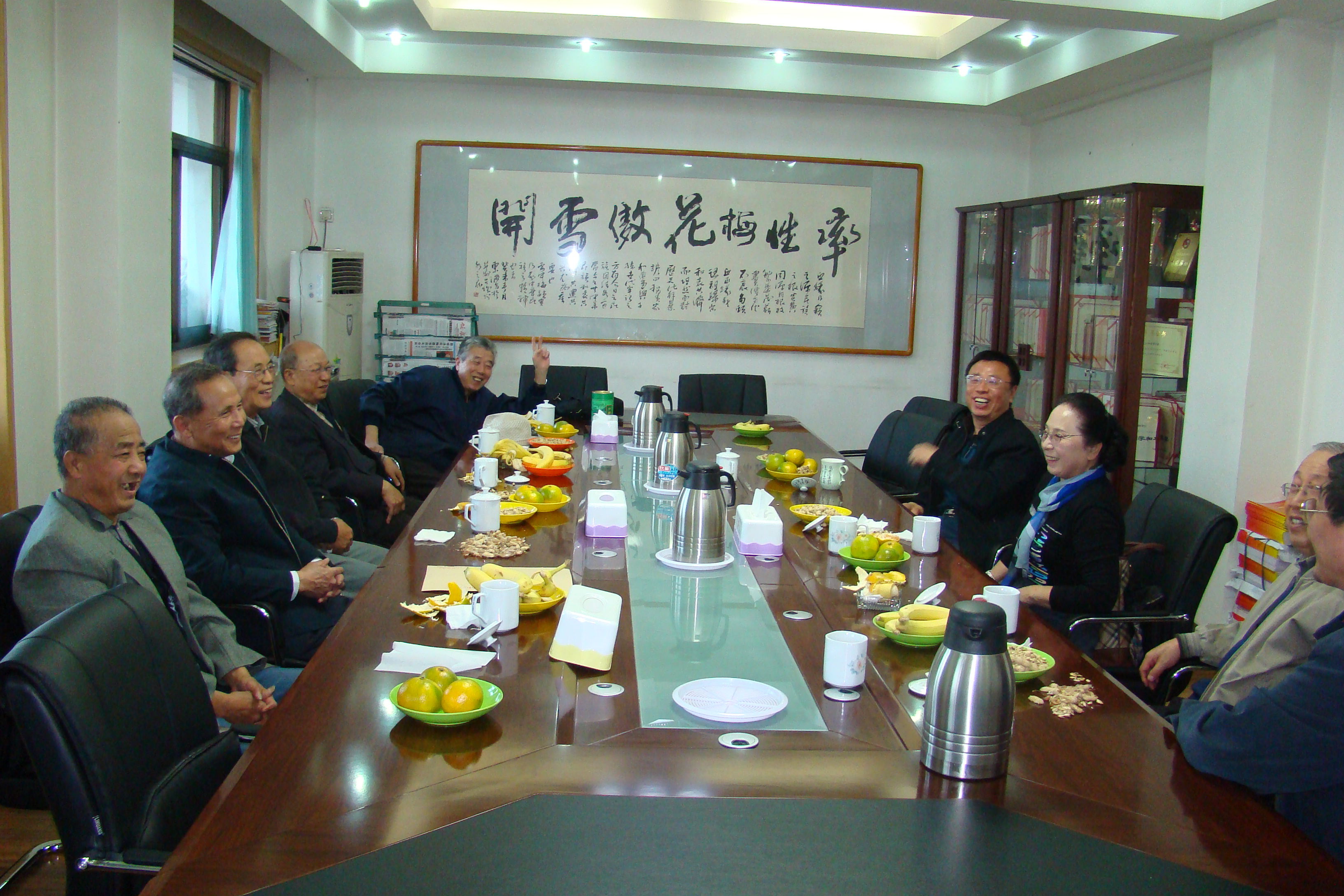 2010年10月11日,省委会召开老同志座谈会。.jpg 2010年10月11日,省委会召开老同志座谈会。.jpg
